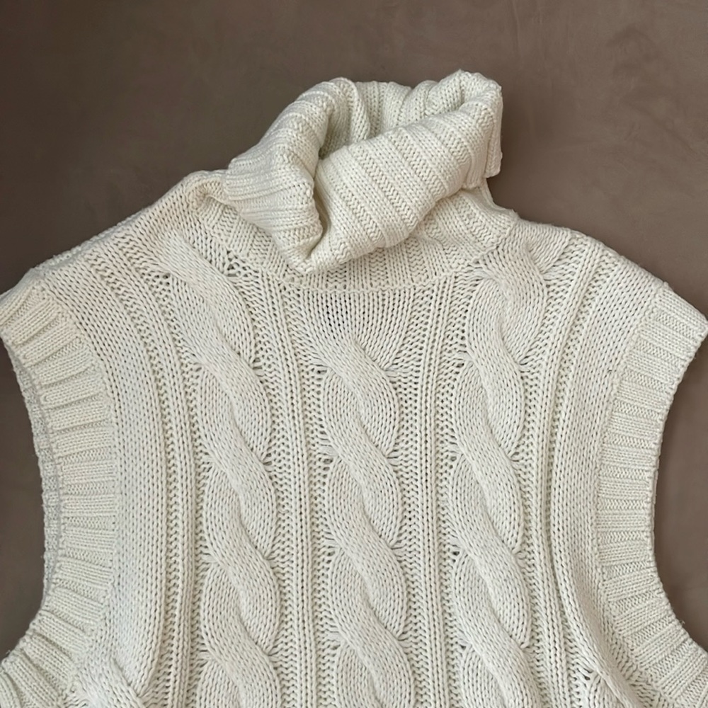 H&M White Cable Knit Sweater Vest